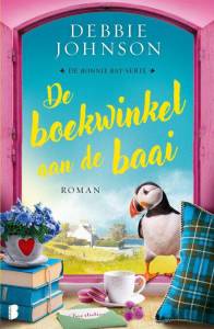 Omslag van De boekwinkel aan de baai van Debbie Johnson
